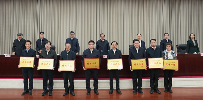 2025年度绩效考核优秀单位颁奖.jpg